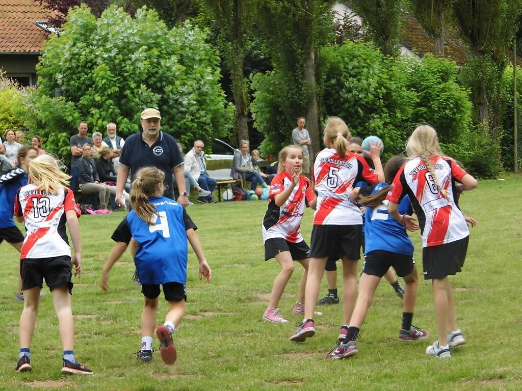 Weibliche D-Jugend - Rasenturnier TV Herrentrup